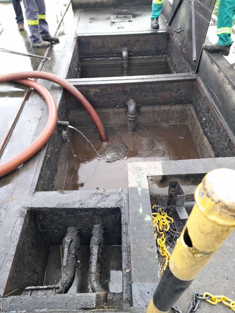 Limpeza de caixas de gordura industriais